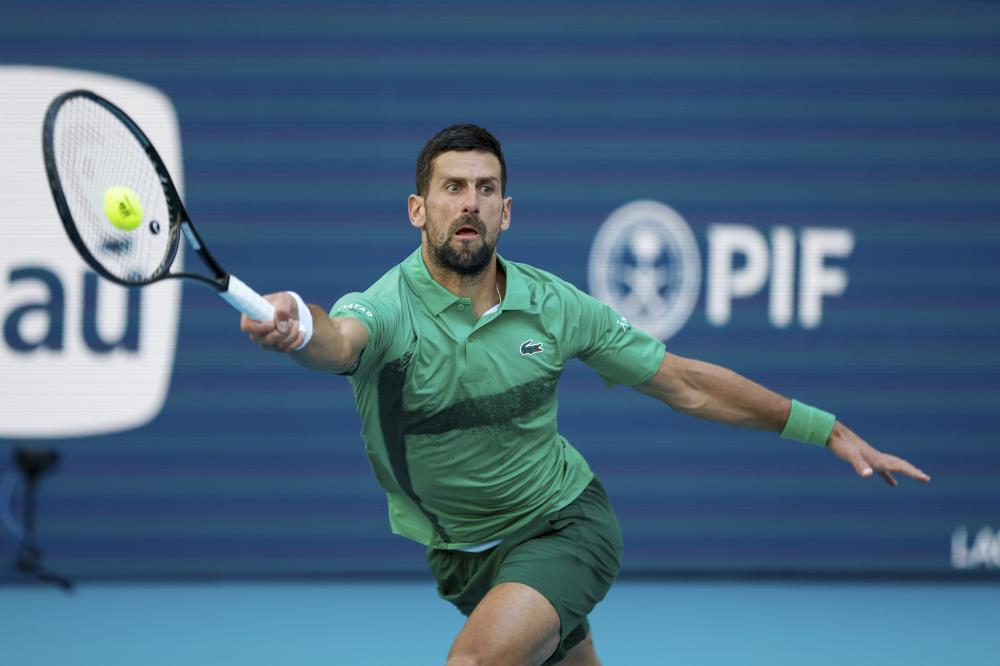 每体：巴萨有意左后卫索萨，想用桑托斯欠的290万欧锁定交易