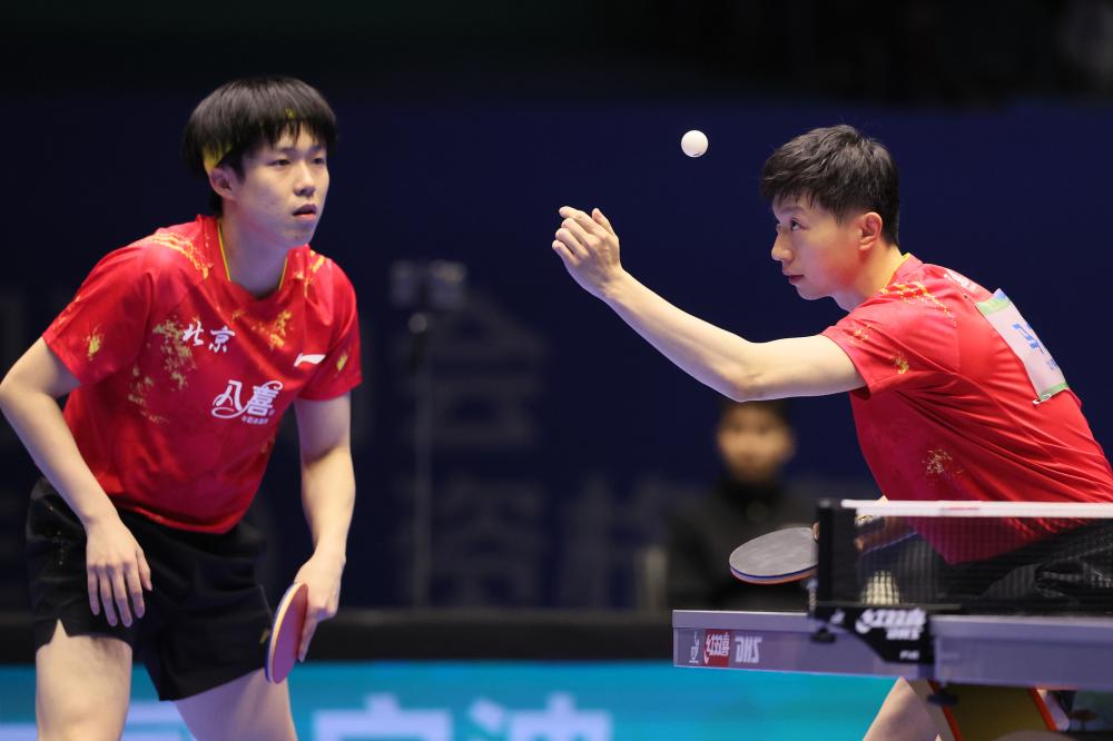 公务还是放松？纳赛尔出现在圣西罗现场观看米兰德比